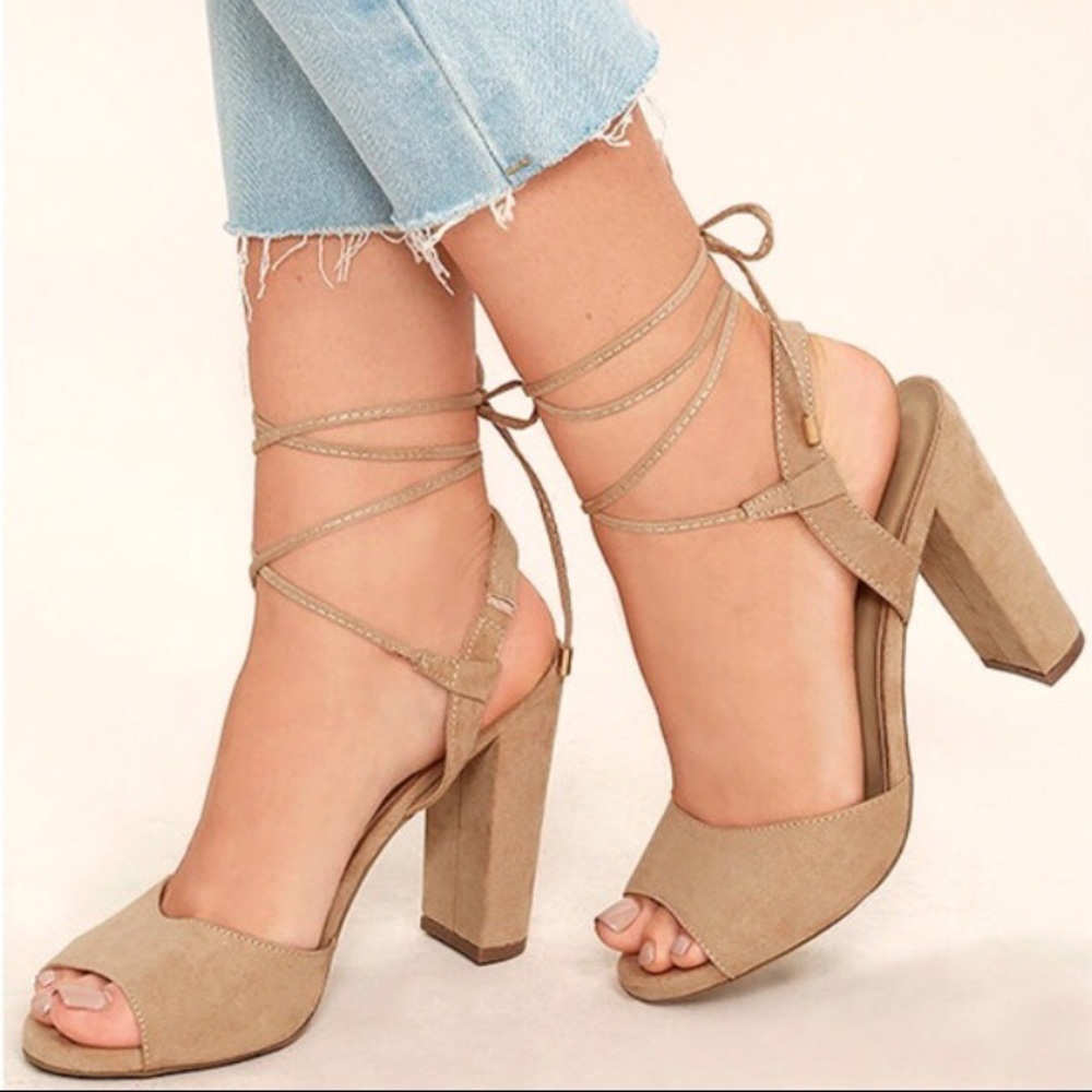 Lulu’s tan heels!